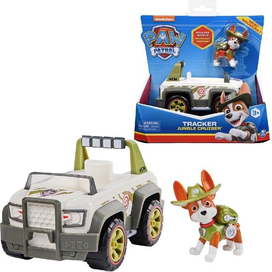 Witte terreinwagen met camouflageprint en groene accenten, samen met een staande hond en verpakking.