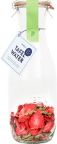 Pineut ® Waterkaraf met Deksel - Waterkan Glas 1L - Tafelwater Aardbei & Verveine - Hervulbaar - Vaatwasserbestendig - Origineel Cadeau - Gezond & Gezellig Genieten