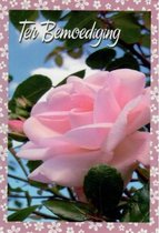 Ter bemoediging. Een mooie kaart met een roze roos met bladeren er omheen. Om de rand van de wenskaart heen zitten bloemetjes. De wenskaart is inclusief envelop en in folie verpakt.