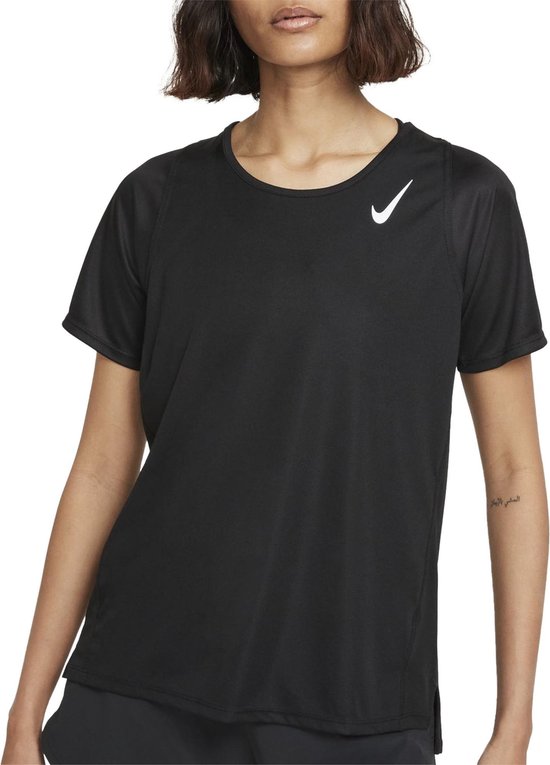Zwarte Nike sportshirt met korte mouwen, Nike logo op de borst.