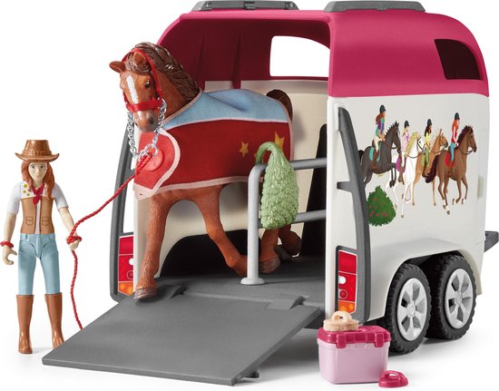 Paard met deken in paardentrailer, met meisje en accessoires zoals een borstel.