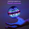 foto van flying spinner Fidget Toy Boomerang Spinner - Magic Flying Ball - Fidget Zintuiglijke speelgoed voor kinderen - Mini Drone bal met LED