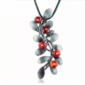 Ketting- Blad-Besjes-Allergievrij-Rood-Metaal-Zilverkleur-koord- 45 cm -Charme Bijoux