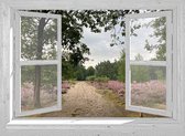 Tuinposter - 90x65 Cm - Openslaand Wit Venster - Doorkijk - Zandpad Door Paarse Heide - Tuindecoratie - Tuindoek - Tuin Decoratie - Tuinposters Buiten