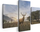 Artaza Canvas Schilderij Drieluik Hert In Het Landschap  - 90x60 - Foto Op Canvas - Canvas Print