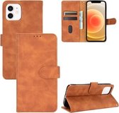 Effen kleur huidgevoel magnetische gesp horizontale flip kalf textuur PU lederen tas met houder en kaartsleuven en portemonnee voor iPhone 13 (bruin)