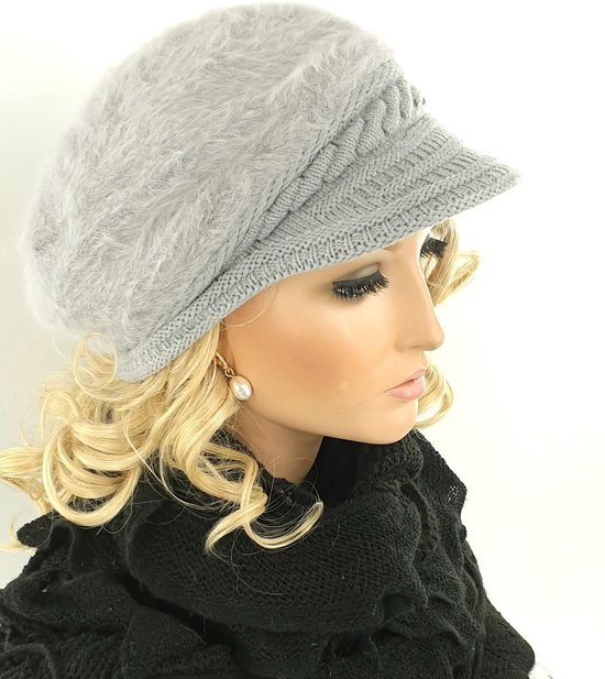 Warme fluffy dames winterpet baret met klepje kleur licht grijs maat one size