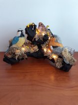 Vogeltjes beeldjes 3 vogeltjes op een zwarte tak handgemaakt met 20 ledlichtjes  16x24x17 cm