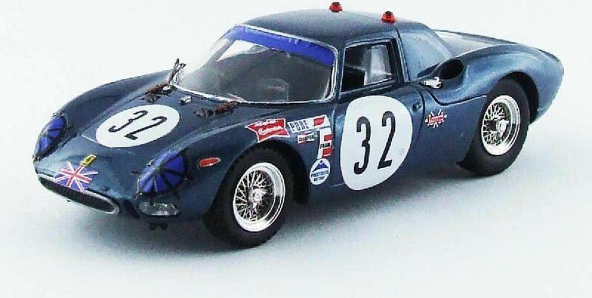 De 1:43 Diecast Modelcar van de Ferrari 250LM Coupe #32 van de 24H Daytona van 1967. De coureurs waren Clarke en Nelson. De fabrikant van het schaalmodel is Best Model. Dit model is alleen online beschikbaar