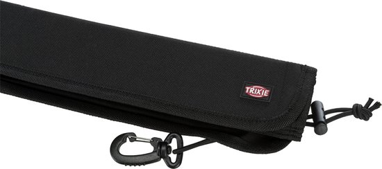 Zwarte opgerolde bumperbeschermer met Trixie logo, touwtje en karabijnsluiting.