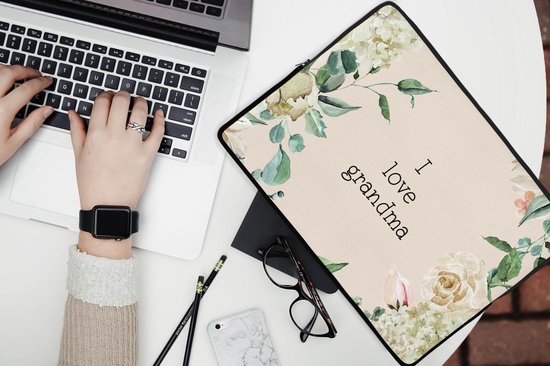 Laptophoes 13 inch - Quotes - Oma - I love Grandma - Spreuken - Laptop sleeve - Binnenmaat 32x22,5 cm - Zwarte achterkant