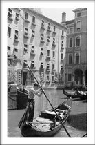Walljar - Gondolier in Venice '53 - Muurdecoratie - Poster met lijst