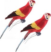 2x stuks dierenbeeld rode ara papegaai vogel 34 cm decoratie met veren - Woondecoratie - Dierenbeelden