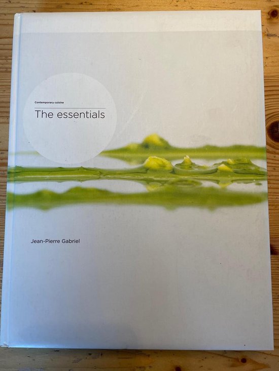 Boek 'The essentials' met abstracte groene vlekken en de naam Jean-Pierre Gabriel.
