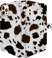 Apple iPhone 12 Pro Telefoonhoesje - Portemonneehoesje  - Met pasjeshouder - Met Dierenprint - Koeien Patroon - Donkerbruin