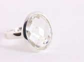 Ovale zilveren ring met bergkristal - maat 16