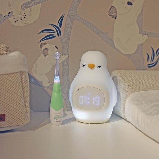 LUVION® Pinguïn Slaaptrainer - Kinderwekker - Slaapwekker - Met nachtlamp functie en wekker timer - Slaaphulp voor kinderen vanaf de peuter leeftijd (2,5 jaar) - Luvion