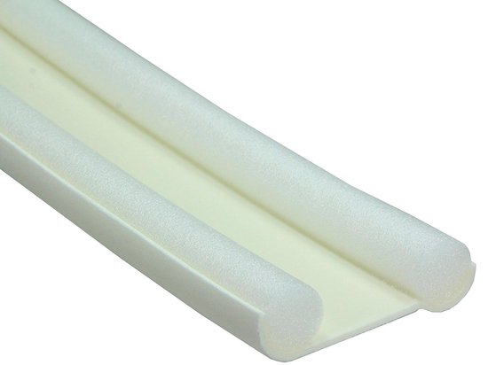 Wit schuim tochtwering product met twee ronde stootranden.