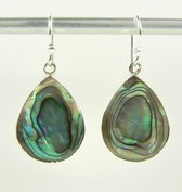 Druppelvormige zilveren oorbellen met abalone schelp