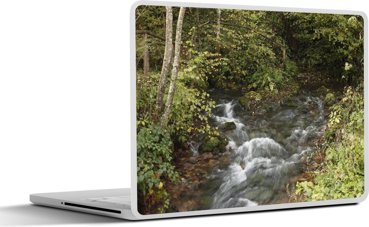 Afbeelding van product SleevesAndCases  Laptop sticker - 12.3 inch - Kupa-rivier in het boslandschap van het Nationaal park Risnjak in Kroatië