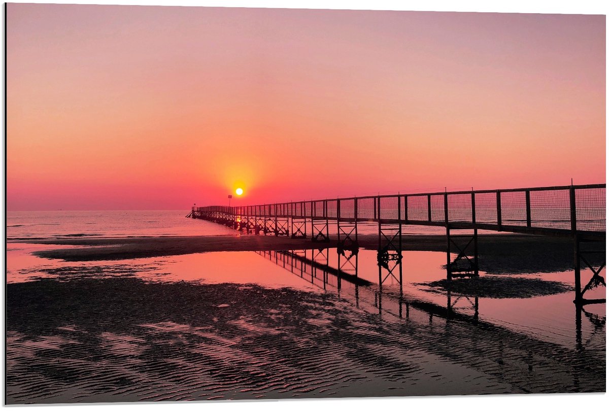 KuijsFotoprint Dibond - Brug over Strand met Zonsondergang - 90x60cm Foto op Aluminium (Met Ophangsysteem) Bruin