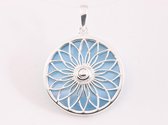 Ronde zilveren hanger met lotus bloem op blauwe schelp