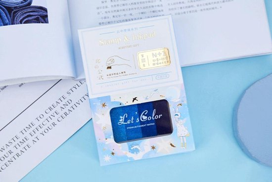 Emballage cadeau de Set de tampons bleus | Tampons | Estampage | Boîte-cadeau | Gift Set  | Tampons Coussins | Trois Tampons et un Coussin Tampon | Coussin Tampon Quatre Nuances de Bleu | Trois Tampons différents | Animaux Fleurs Plantes Astronaute