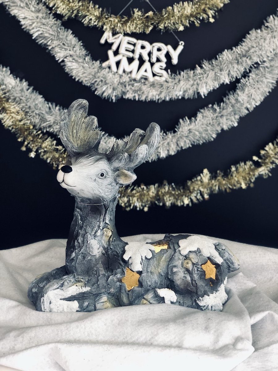 Liggend rendier sterren 35 cm hoog - keramiek - decoratiefiguur - interieur en tuin - geschikt voor binnen en buiten - cadeau - geschenk - kerstcollectie - kerstman - kerstdecoratie - kerstfiguur