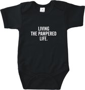 Rompertjes baby met tekst - Living the pampered life - Romper zwart - Maat 50/56