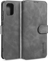 Voor Galaxy A31 DG.MING Retro Oil Side Horizontal Flip Case met houder & kaartsleuven & portemonnee (grijs)