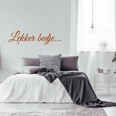Sticker Muursticker Lekker Bedje ... - Marron - 120 x 31 cm - Chambre à coucher textes néerlandais - Muursticker4Sale