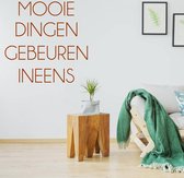Muursticker Mooie Dingen Gebeuren Ineens -  Bruin -  40 x 40 cm  -  nederlandse teksten  woonkamer  slaapkamer  alle - Muursticker4Sale