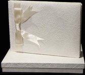 Gastenboek wit met rozenprint, 18x25cm, in doos
