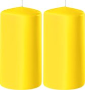 2x Gele cilinderkaarsen/stompkaarsen 6 x 12 cm 45 branduren - Geurloze kaarsen geel - Woondecoraties