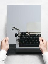 Wandbord: Retro Typewriter Vooraanzicht - Typemachine / Schrijfmachine - Vintage - 30 x 42 cm