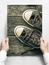 Wandbord: Vintage schoenen op een houten achtergrond - 30 x 42 cm