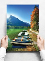 Wandbord: Boten op een meer op een prachitge herfstdag - 30 x 42 cm