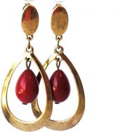 Oorbellen met rode Crystal parel en oud gouden hanger, lengte 4,5 cm