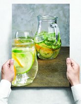 Wandbord: Gezonde cocktails met komkommer en limoen - 30 x 42 cm