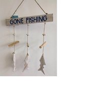 Houten hanger Gone Fishing Ibiza look