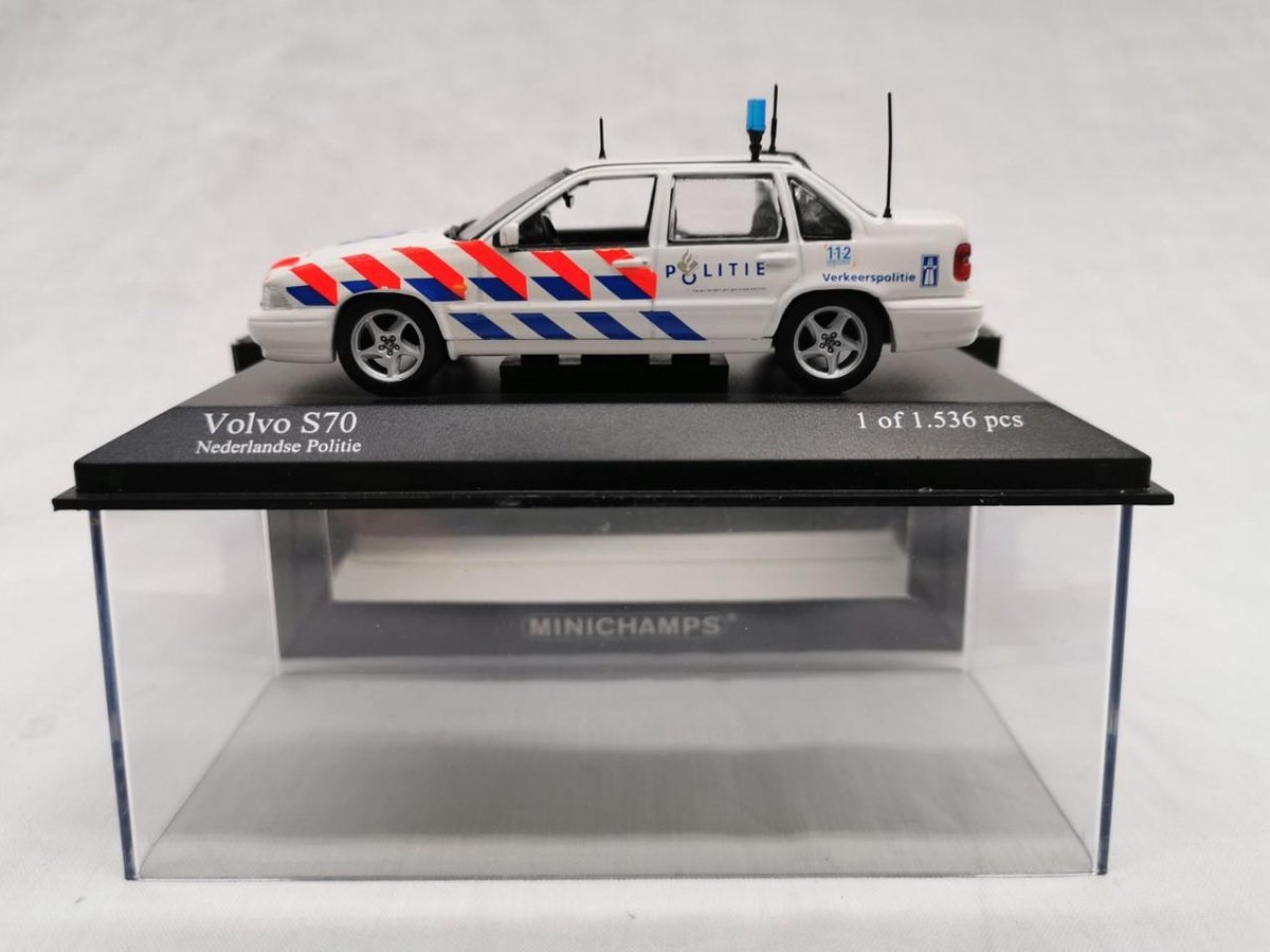 VOLVO S70 - POLITIE - 1:43 - wit - Minichamps -Modelauto 