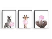 Postercity - Design Canvas Poster Set Zebra Giraffe & Olifant met Roze Kauwgom / Kinderkamer / Babykamer - Kinderposter / Babyshower Cadeau / Muurdecoratie / 30x21cm / A4