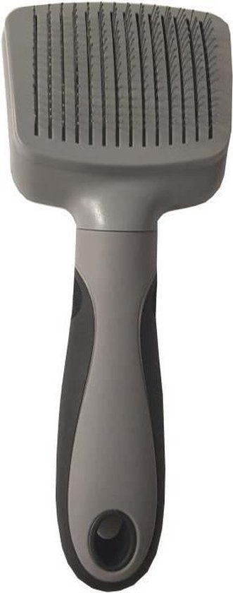Grijze en zwarte zelfreinigende kaartborstel met metalen pinnetjes en ergonomische handgreep.