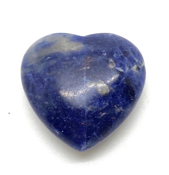 Blauw sodaliet hart met witte en grijze vlekken.