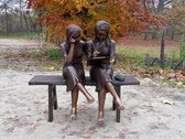 Tuinbeeld - bronzen beeld - 2 Meisjes op bank - 100 cm hoog