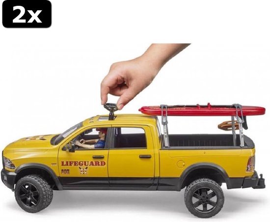 Bruder RAM 2500 Power Wagon Life Guard - 1:16 Spielzeug Auto Mit Figur | Rettungsdienst Fahrzeug