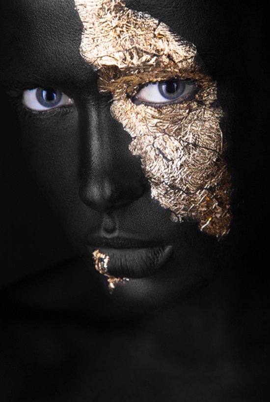 Woman Black Face - Foto op plexiglas 40 x 60 cm incl. gratis ophangsysteem - Wanddecoratie