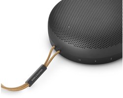 Bang & Olufsen Beosound A1 (2nd Gen) - Antraciet Zwart | Bluetooth speaker buiten | Draagbare speaker | Bluetooth speaker waterproof | Speaker draadloos