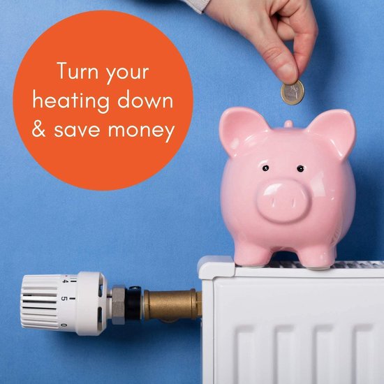 Witte radiator met thermostaatknop en een spaarpot waar geld in wordt gegooid. Tekst: 'Turn your heating down & save money'.