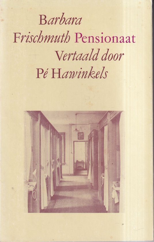 Barbara Frischmuth Pensionaat, vertaald door Pé Hawinkels. De cover toont een interieur van een pensionaat met meerdere deuren.